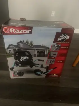 20034337 RAZOR Crazy Shuffle Kid Drifting Go Kart Tarmac